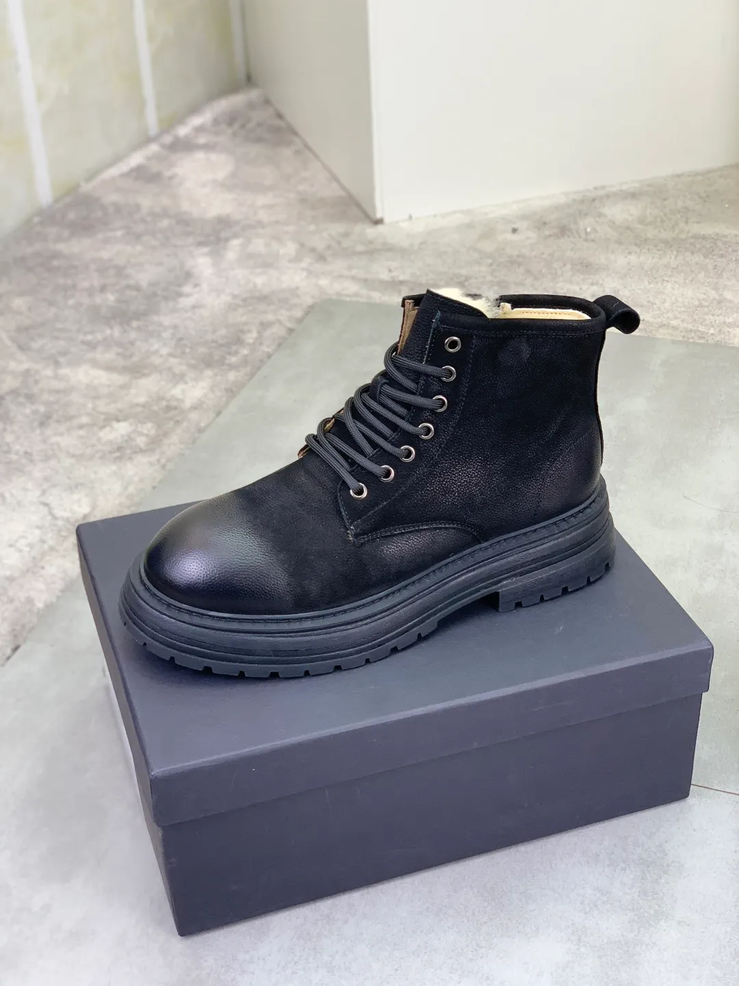 Men's men's shoes 💰P660 New arrival 🆕🆕🆕 IUGGI Men's British retro Martin boots Winter new men's outdoor hiking boots First layer of cowhide on the outside and wool on the inside Comfortable and warm Rubber sole sole Non-slip and firm Trendy and fashionable Casual and versatile Size: 38-44 (45 customized) Color: three colors